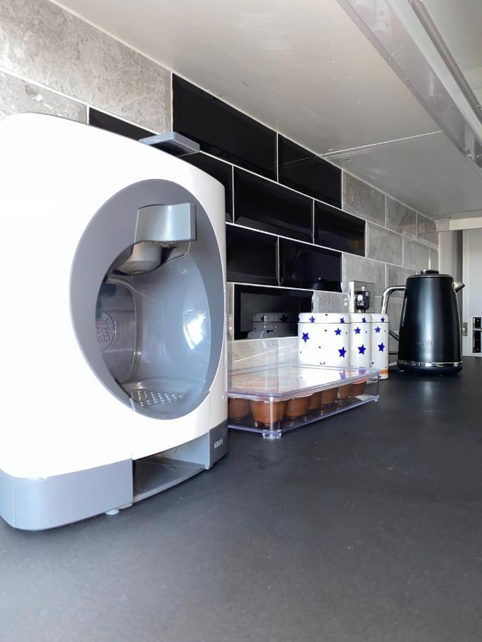 Bright, Spacious, Modern Interior Decor 2 Bedrooms Apartment With Amazing Views ロンドン エクステリア 写真