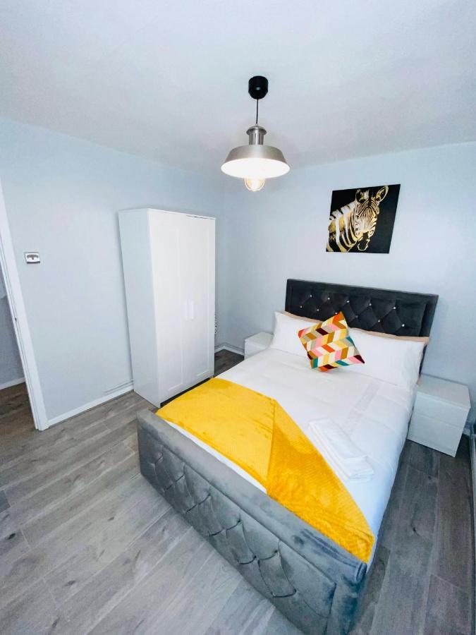 Bright, Spacious, Modern Interior Decor 2 Bedrooms Apartment With Amazing Views ロンドン エクステリア 写真