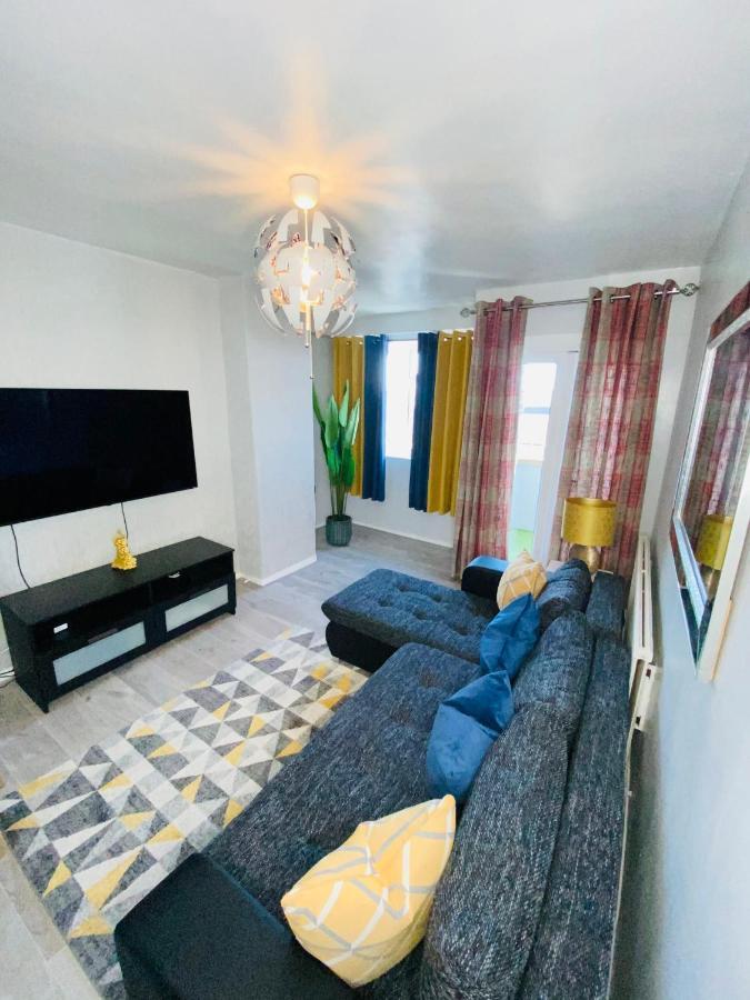 Bright, Spacious, Modern Interior Decor 2 Bedrooms Apartment With Amazing Views ロンドン エクステリア 写真
