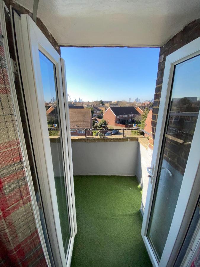Bright, Spacious, Modern Interior Decor 2 Bedrooms Apartment With Amazing Views ロンドン エクステリア 写真