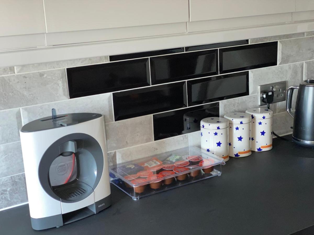 Bright, Spacious, Modern Interior Decor 2 Bedrooms Apartment With Amazing Views ロンドン エクステリア 写真