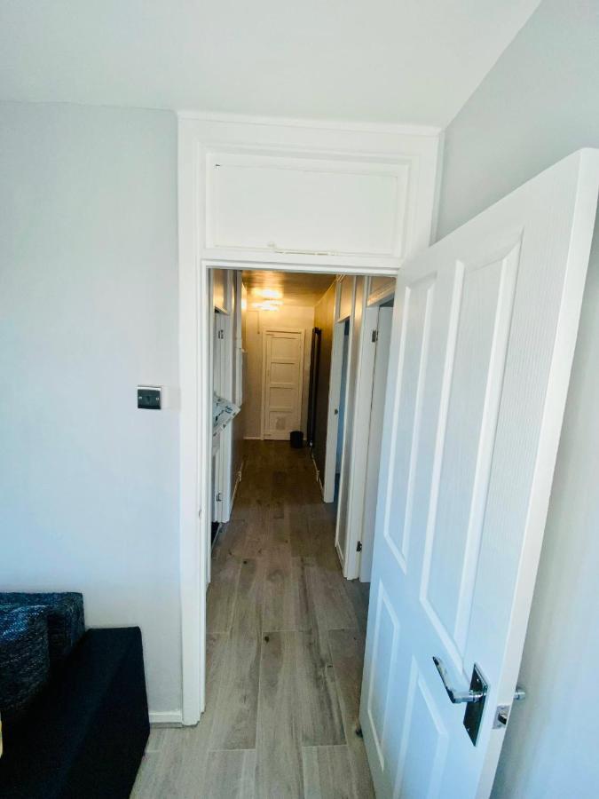 Bright, Spacious, Modern Interior Decor 2 Bedrooms Apartment With Amazing Views ロンドン エクステリア 写真