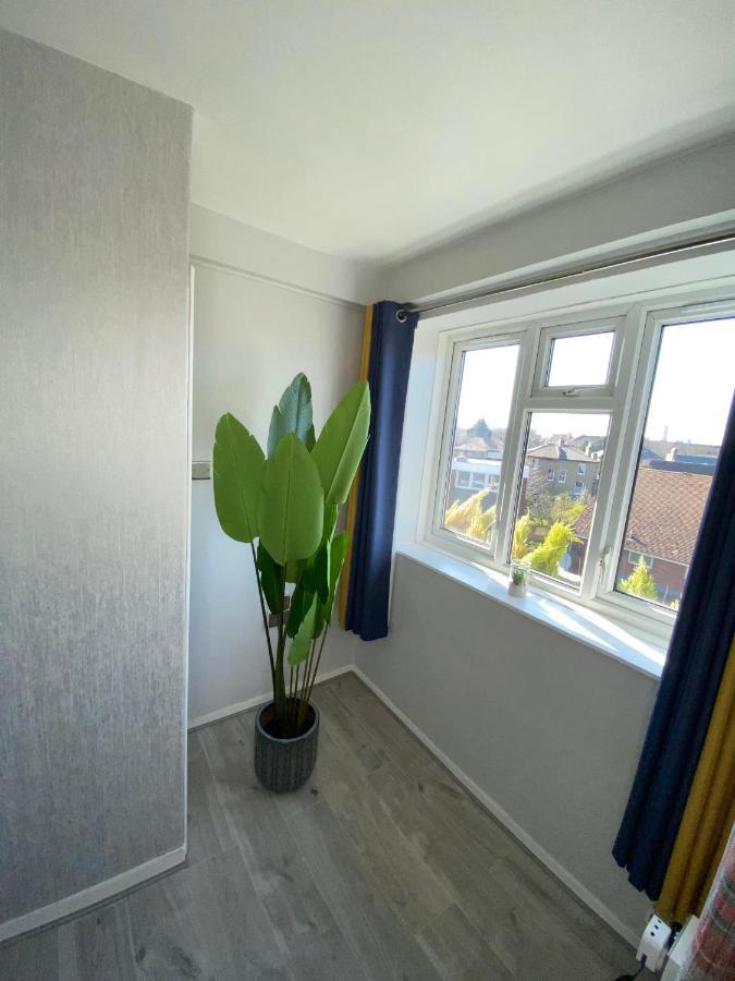 Bright, Spacious, Modern Interior Decor 2 Bedrooms Apartment With Amazing Views ロンドン エクステリア 写真