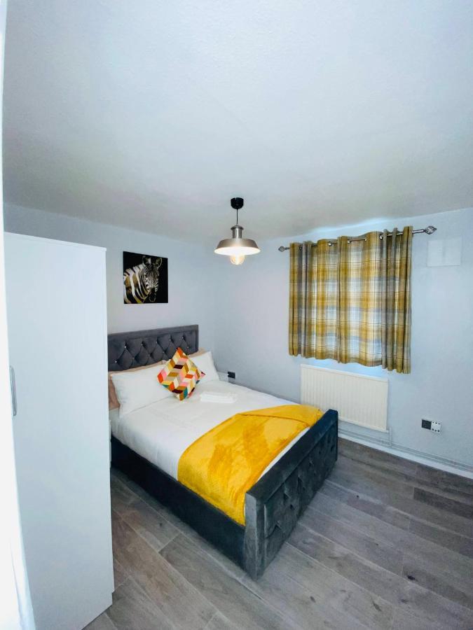 Bright, Spacious, Modern Interior Decor 2 Bedrooms Apartment With Amazing Views ロンドン エクステリア 写真