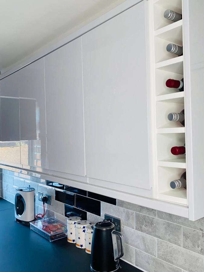 Bright, Spacious, Modern Interior Decor 2 Bedrooms Apartment With Amazing Views ロンドン エクステリア 写真