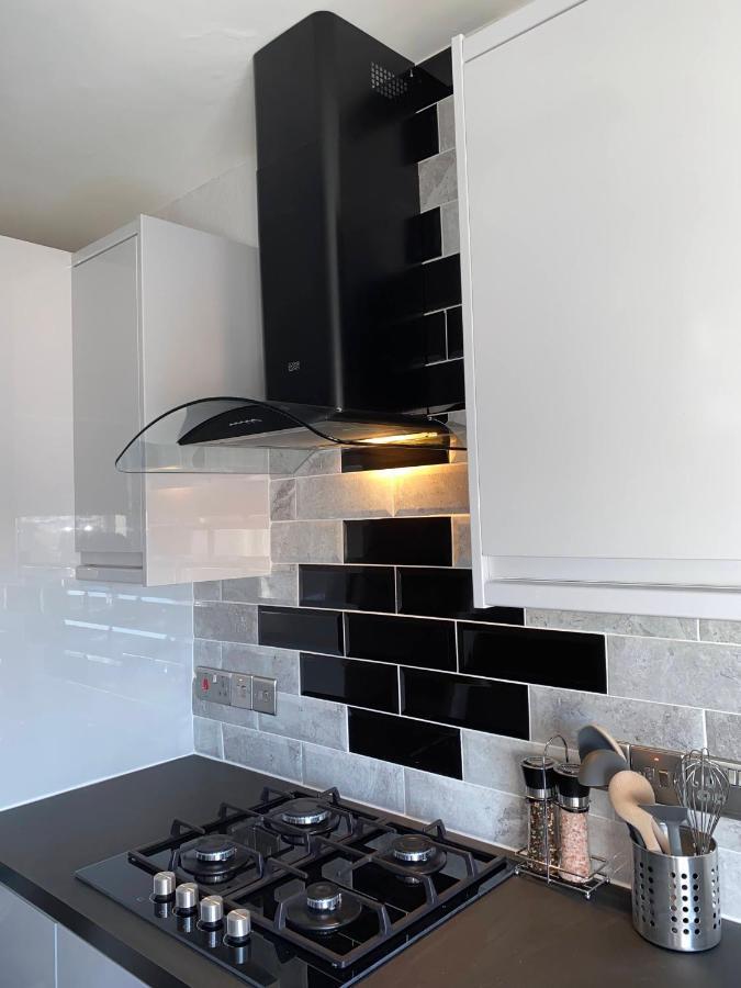 Bright, Spacious, Modern Interior Decor 2 Bedrooms Apartment With Amazing Views ロンドン エクステリア 写真