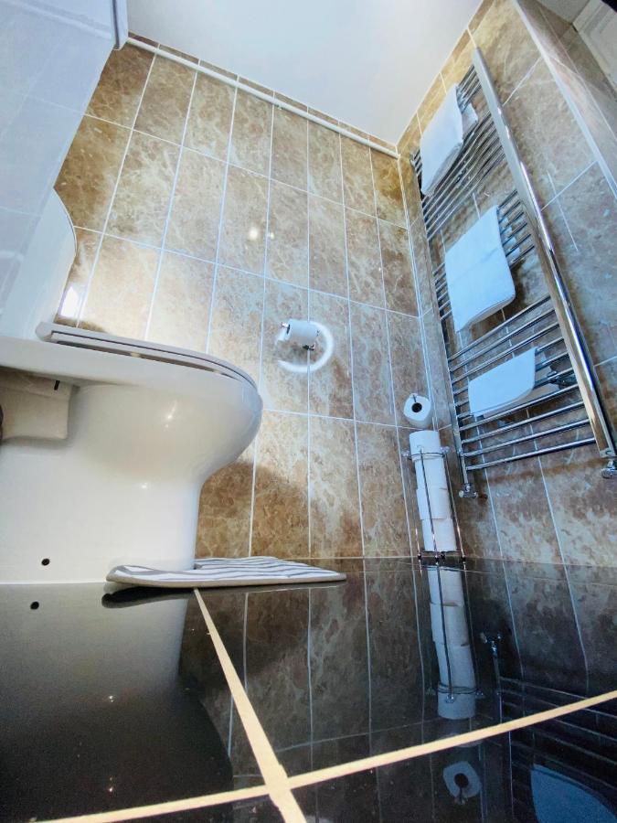 Bright, Spacious, Modern Interior Decor 2 Bedrooms Apartment With Amazing Views ロンドン エクステリア 写真