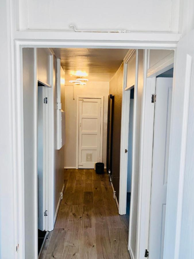 Bright, Spacious, Modern Interior Decor 2 Bedrooms Apartment With Amazing Views ロンドン エクステリア 写真