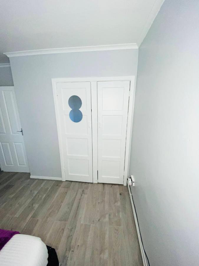 Bright, Spacious, Modern Interior Decor 2 Bedrooms Apartment With Amazing Views ロンドン エクステリア 写真