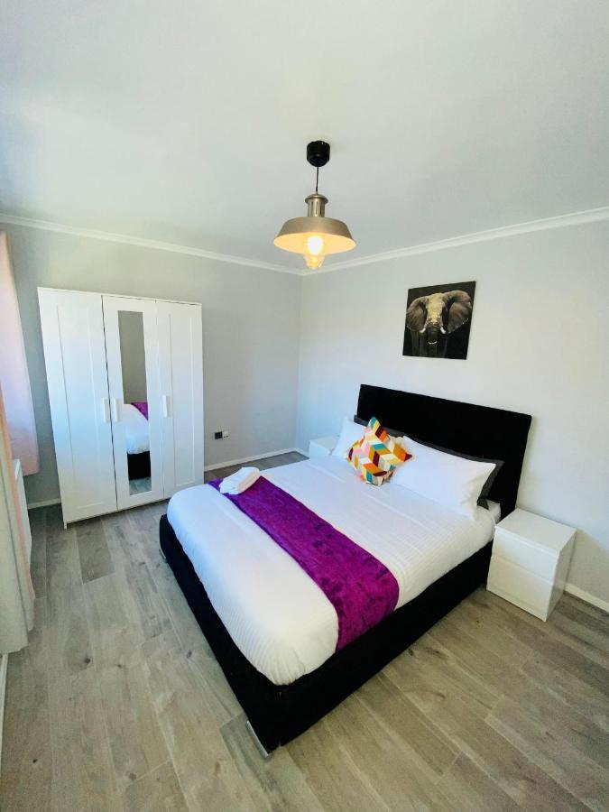 Bright, Spacious, Modern Interior Decor 2 Bedrooms Apartment With Amazing Views ロンドン エクステリア 写真