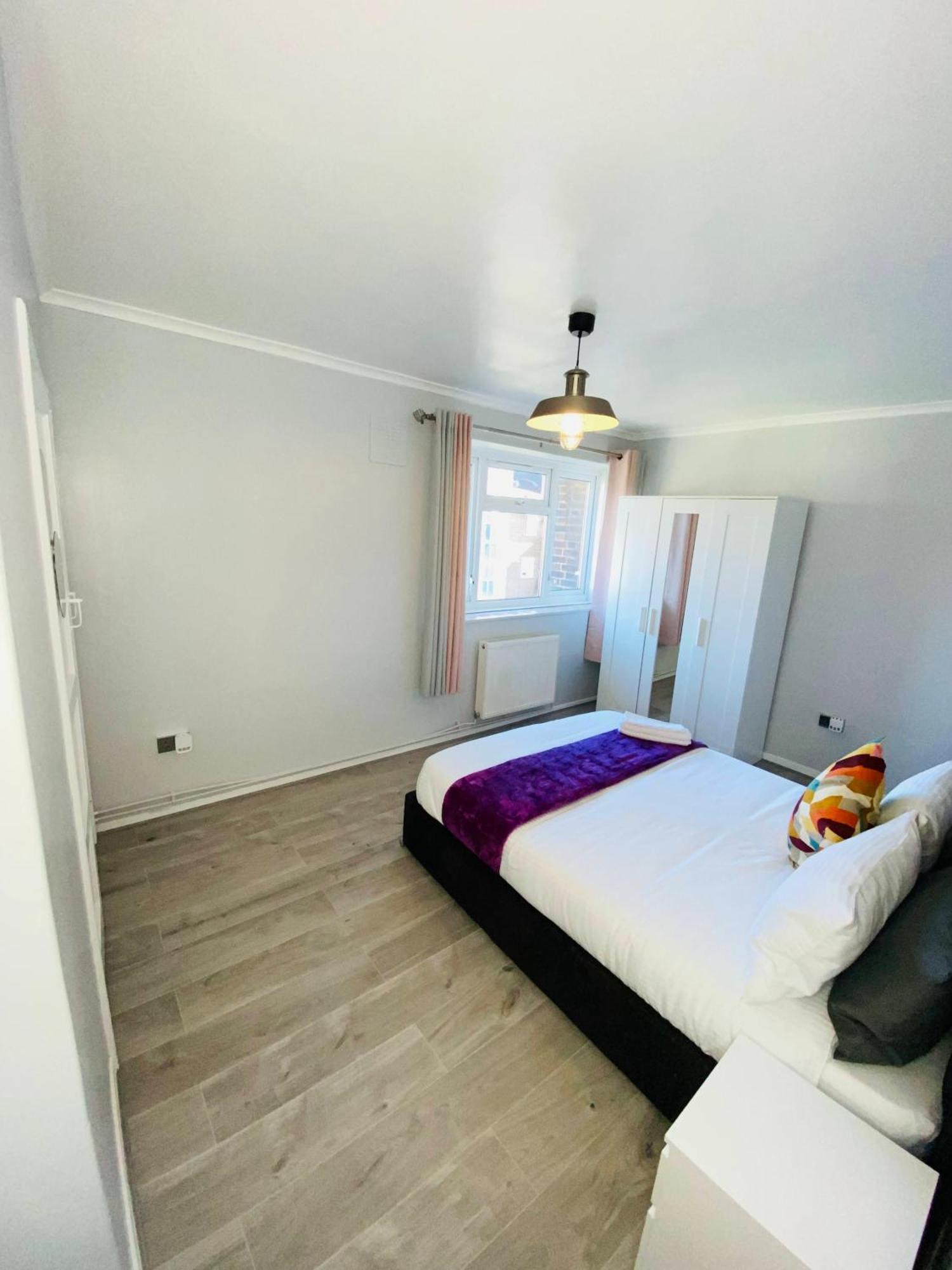Bright, Spacious, Modern Interior Decor 2 Bedrooms Apartment With Amazing Views ロンドン エクステリア 写真