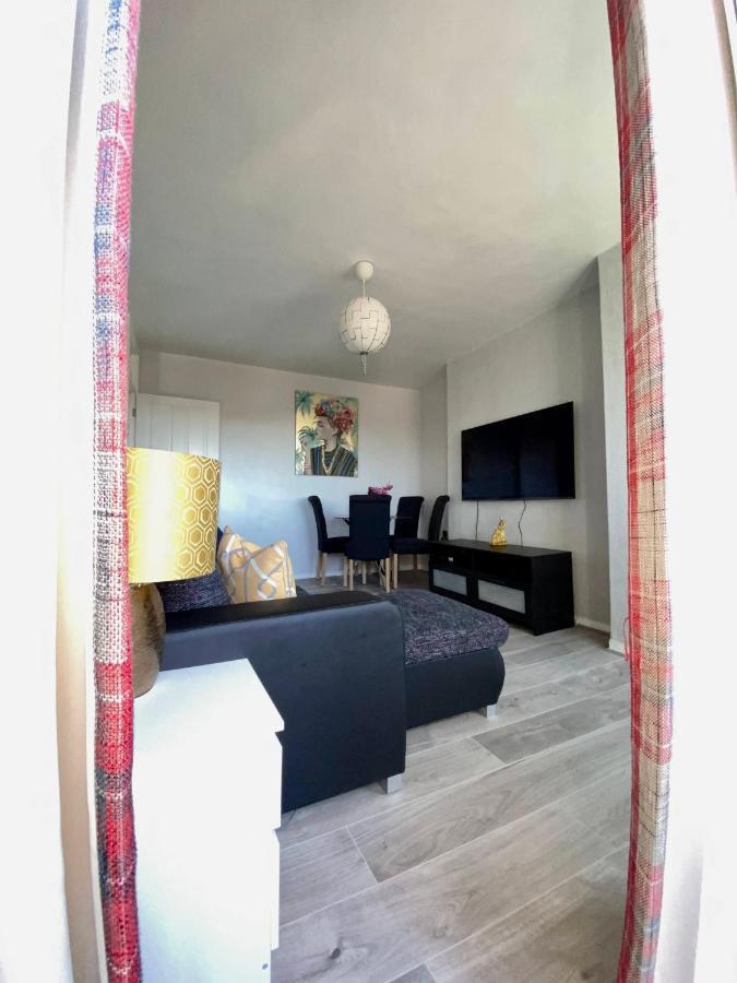 Bright, Spacious, Modern Interior Decor 2 Bedrooms Apartment With Amazing Views ロンドン エクステリア 写真