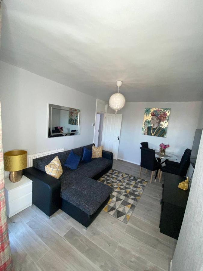 Bright, Spacious, Modern Interior Decor 2 Bedrooms Apartment With Amazing Views ロンドン エクステリア 写真