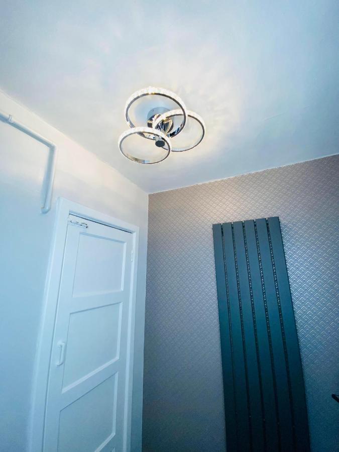 Bright, Spacious, Modern Interior Decor 2 Bedrooms Apartment With Amazing Views ロンドン エクステリア 写真